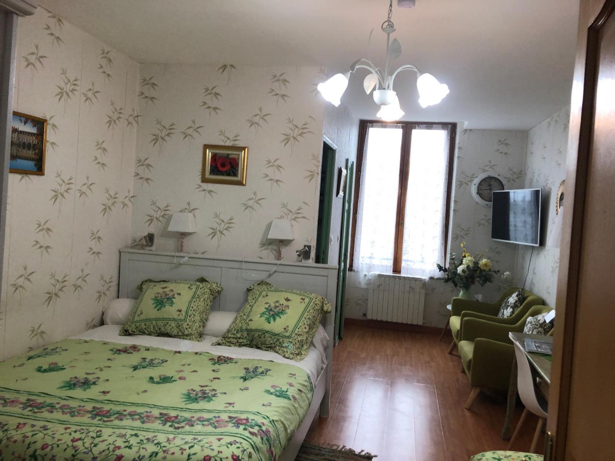 Bed and Breakfast L'Eclipse Saint-Nicolas-des-Motets Zimmer foto